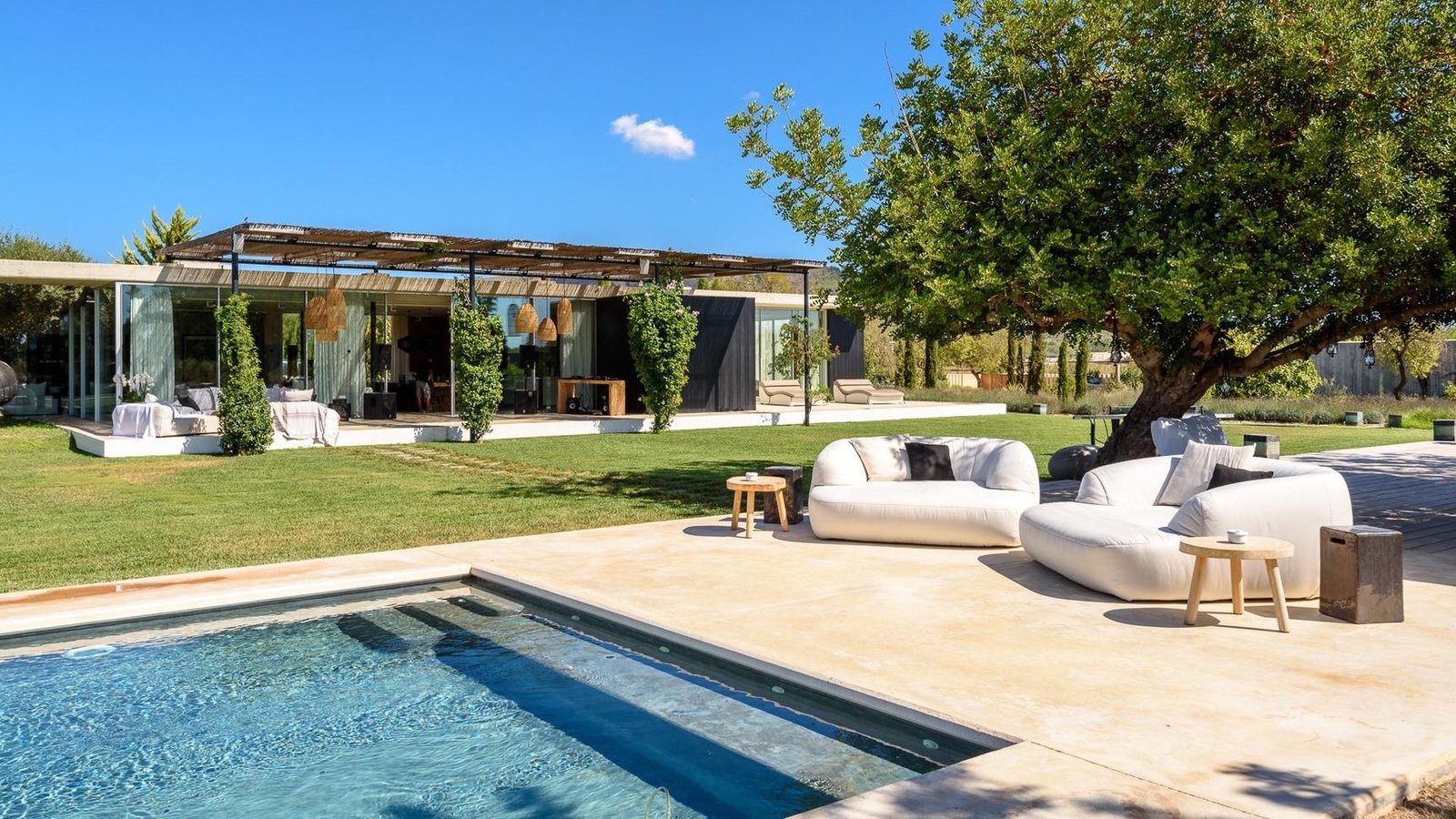 The South Mansion Pool